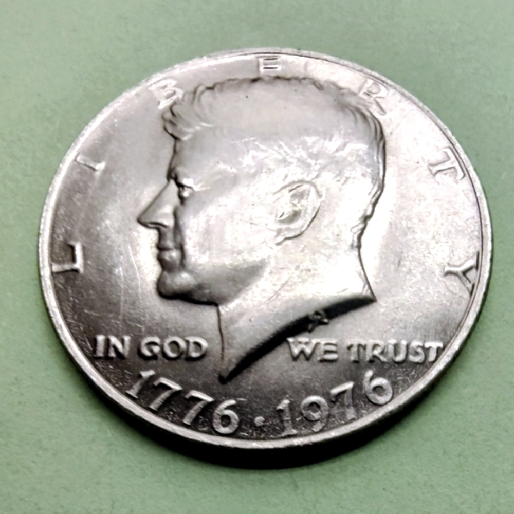 1976-P Bicentennial Kennedy Half Dollar Coin In UNCIRCULATED Condition.